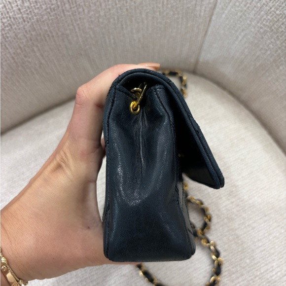 Authentic CHANEL black lambskin bicolor crossbody gold hardware - Picture 7 of 15